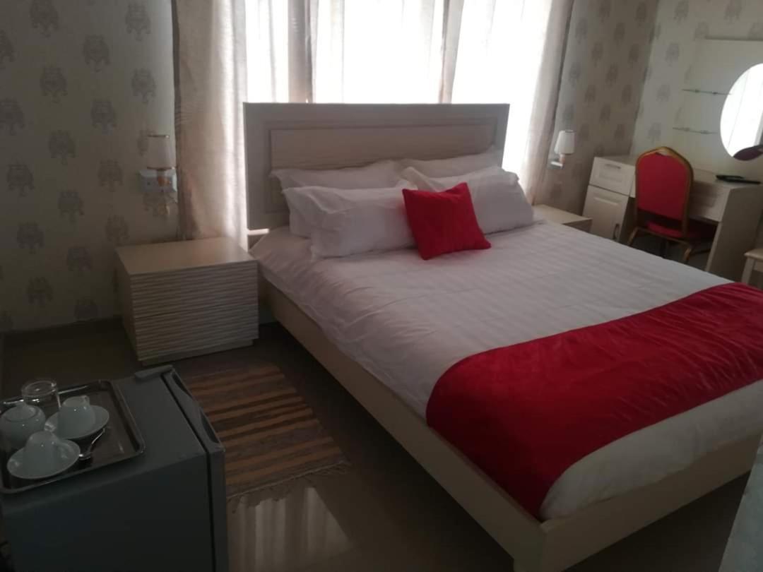 Lee Bed & Breakfast Francistown Exterior foto